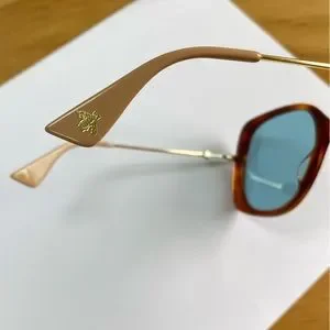 Gucci | Accessories | Gucci Oversized Square Tortoise Shell  display picture 3